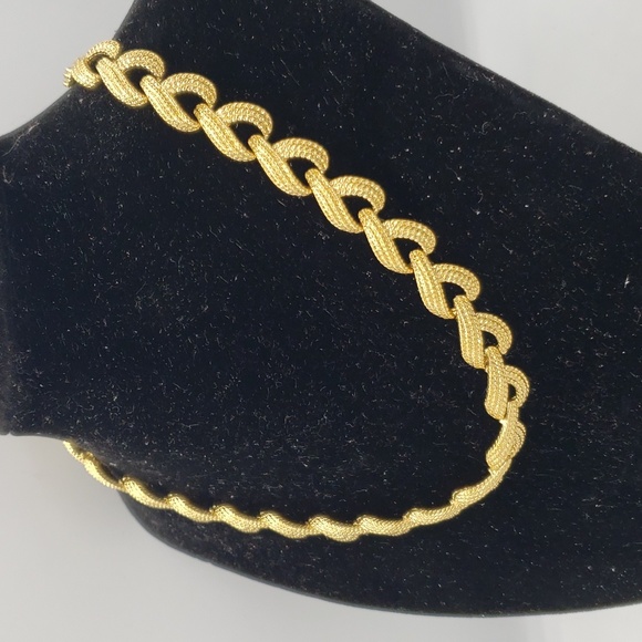 Vintage Napier Signed Gold Tone Chunky Textured Link Necklace - Picture 7 of 12